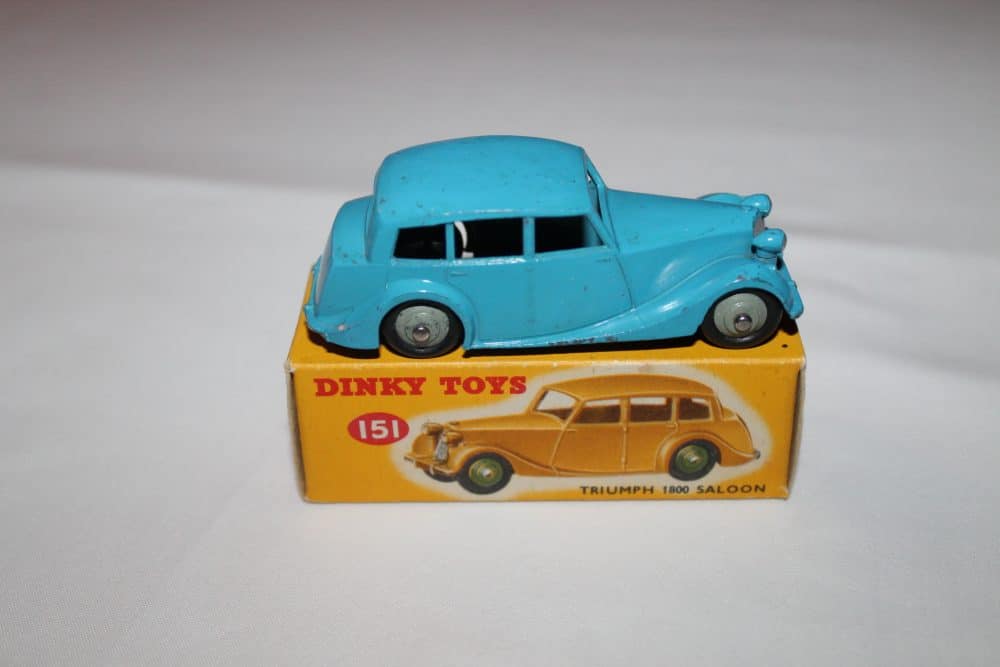 Dinky Toys 151 Triumph 1800-side