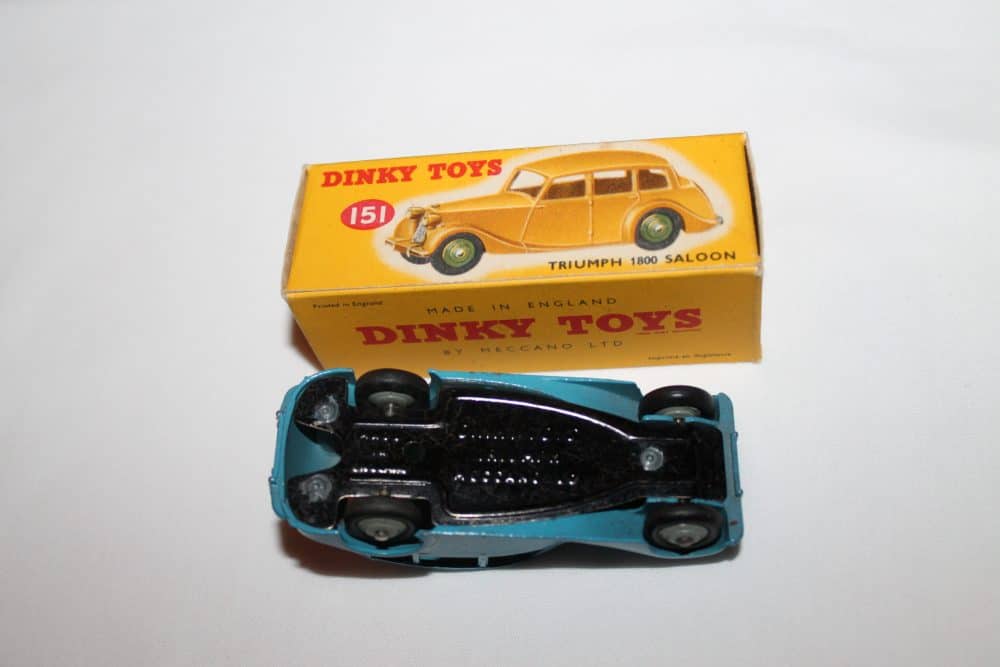 Dinky Toys 151 Triumph 1800-base