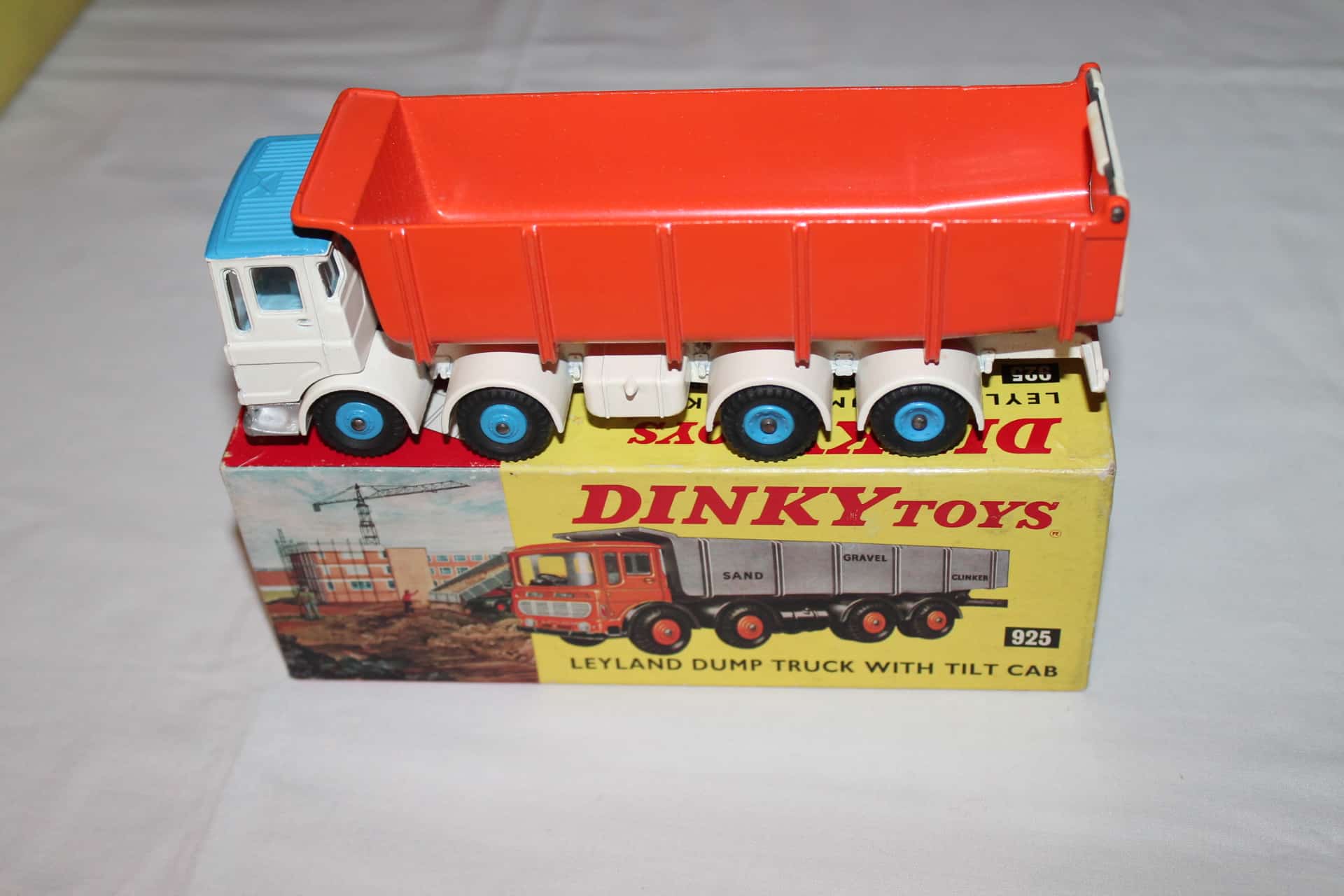 Dinky Toys Gb n° 925 Leyland Dump Truck with Tilt Cab Never