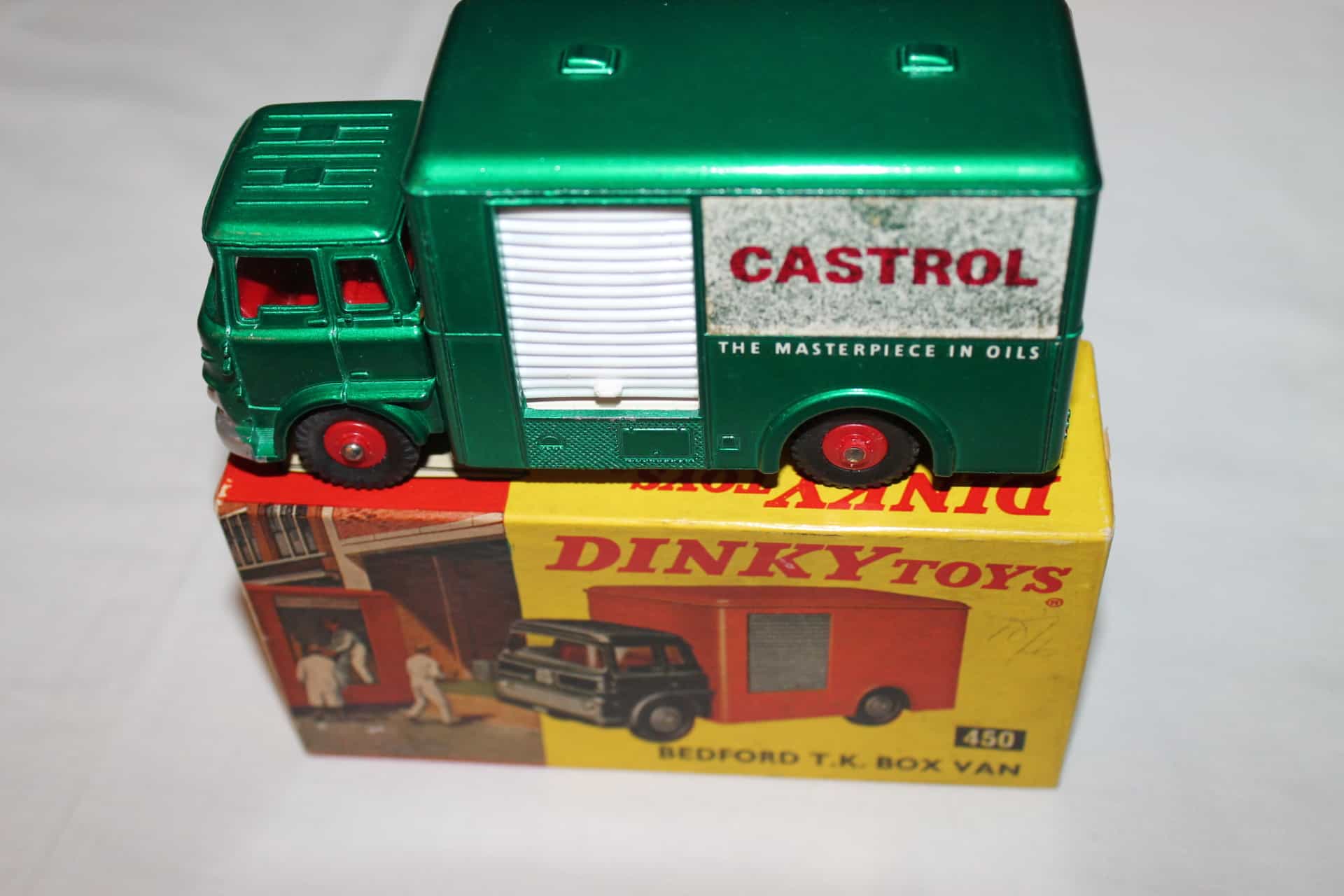 Dinky Toys 450 Bedford T.K. Box Castrol Van Diecast