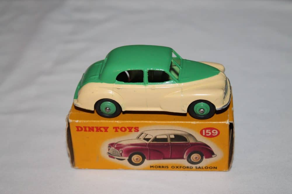 Dinky Toys 159 Morris Oxford-side