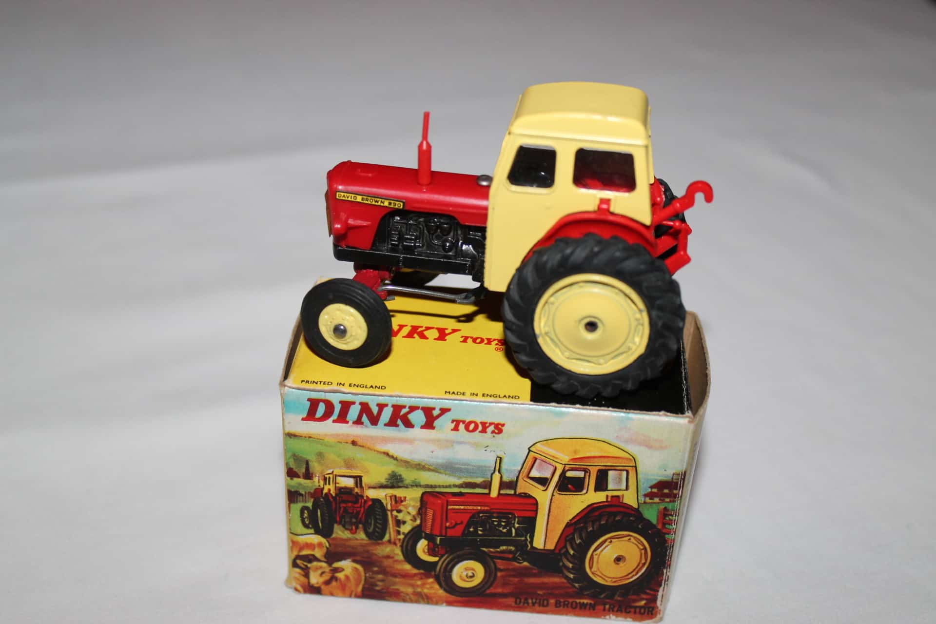 Dinky Toys 305 David Brown Tractor - Diecast