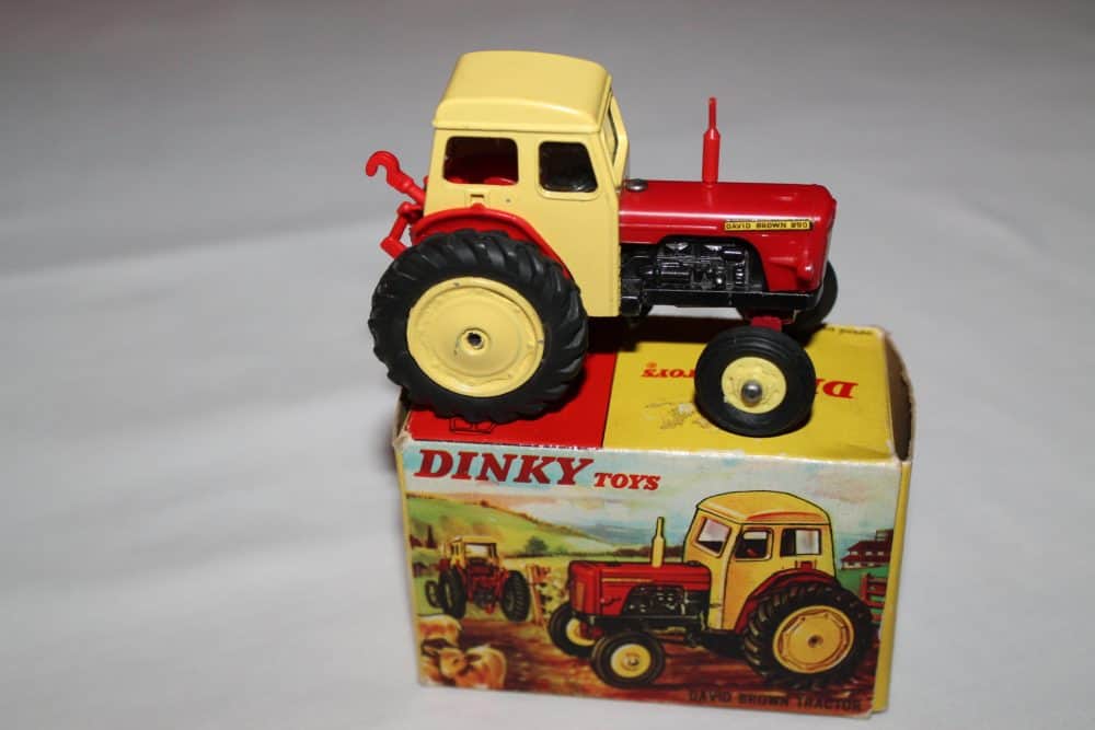 Dinky Toys 305 David Brown Tractor-side