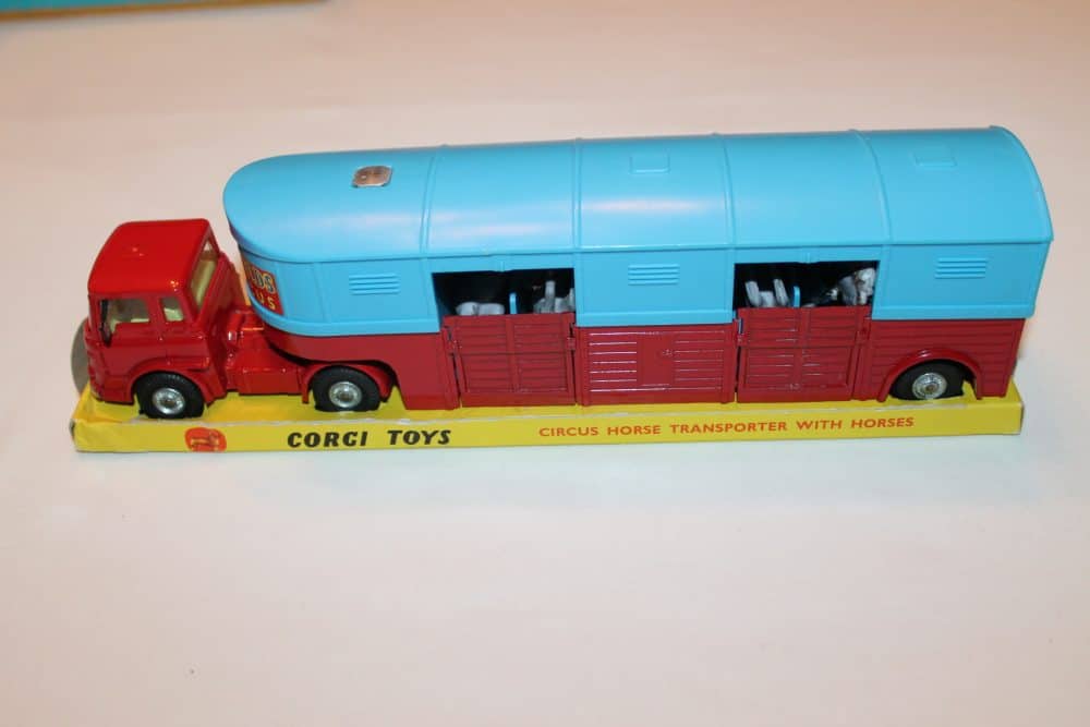 Corgi Toys 1130 Chipperfield Circus Horse Transporter-lside