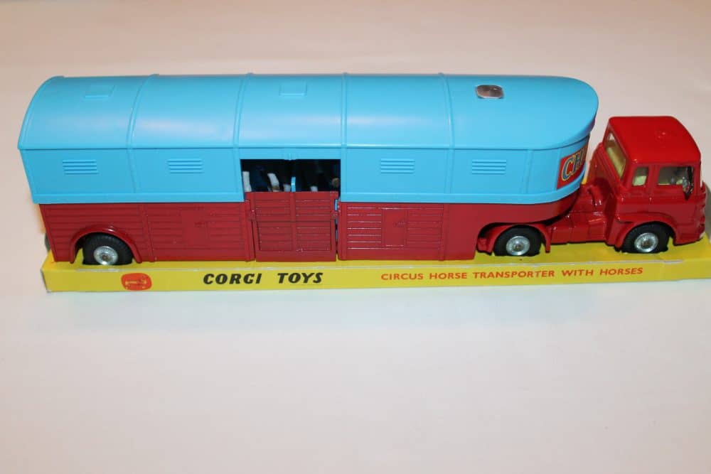 Corgi Toys 1130 Chipperfield Circus Horse Transporter-rside