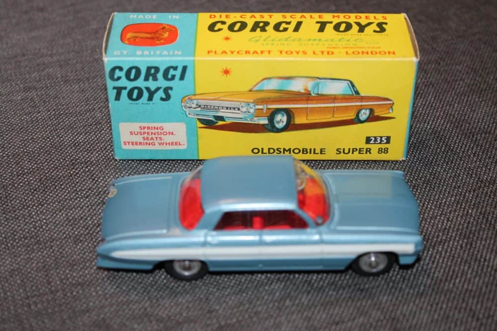 oldsmobile-super88-corgi-toys-235-side