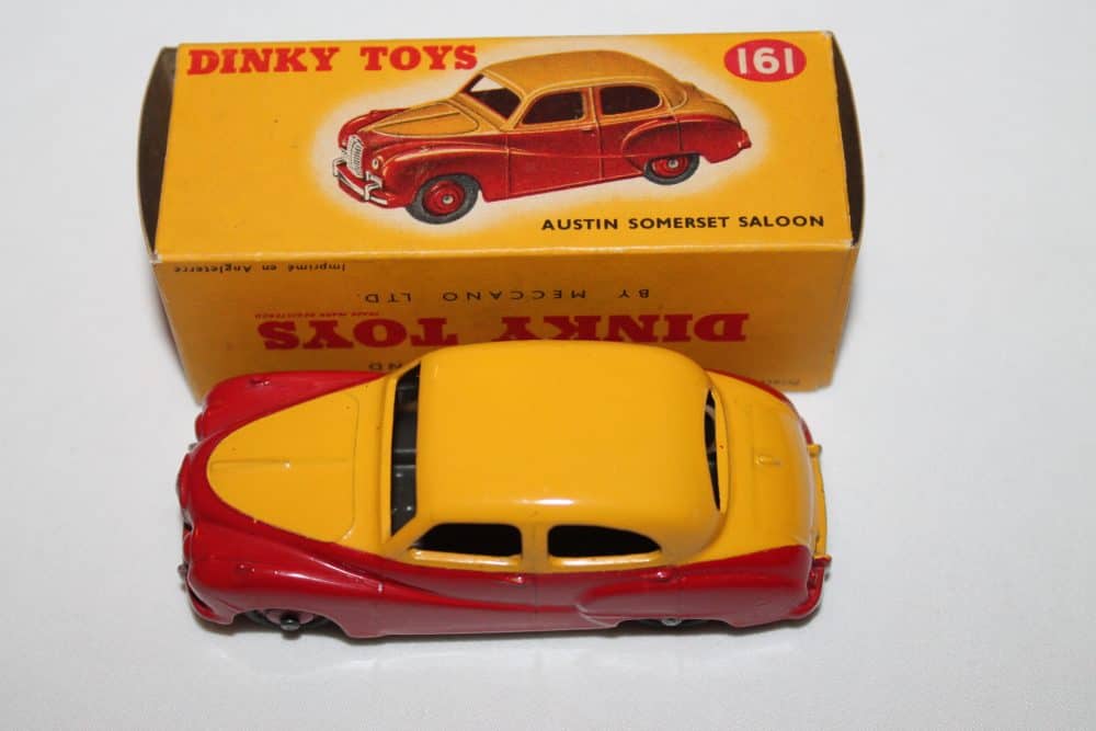 Dinky Toys 161 Austin Somerset-top