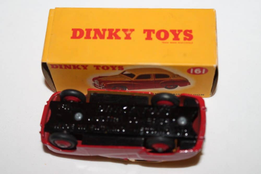 Dinky Toys 161 Austin Somerset-base