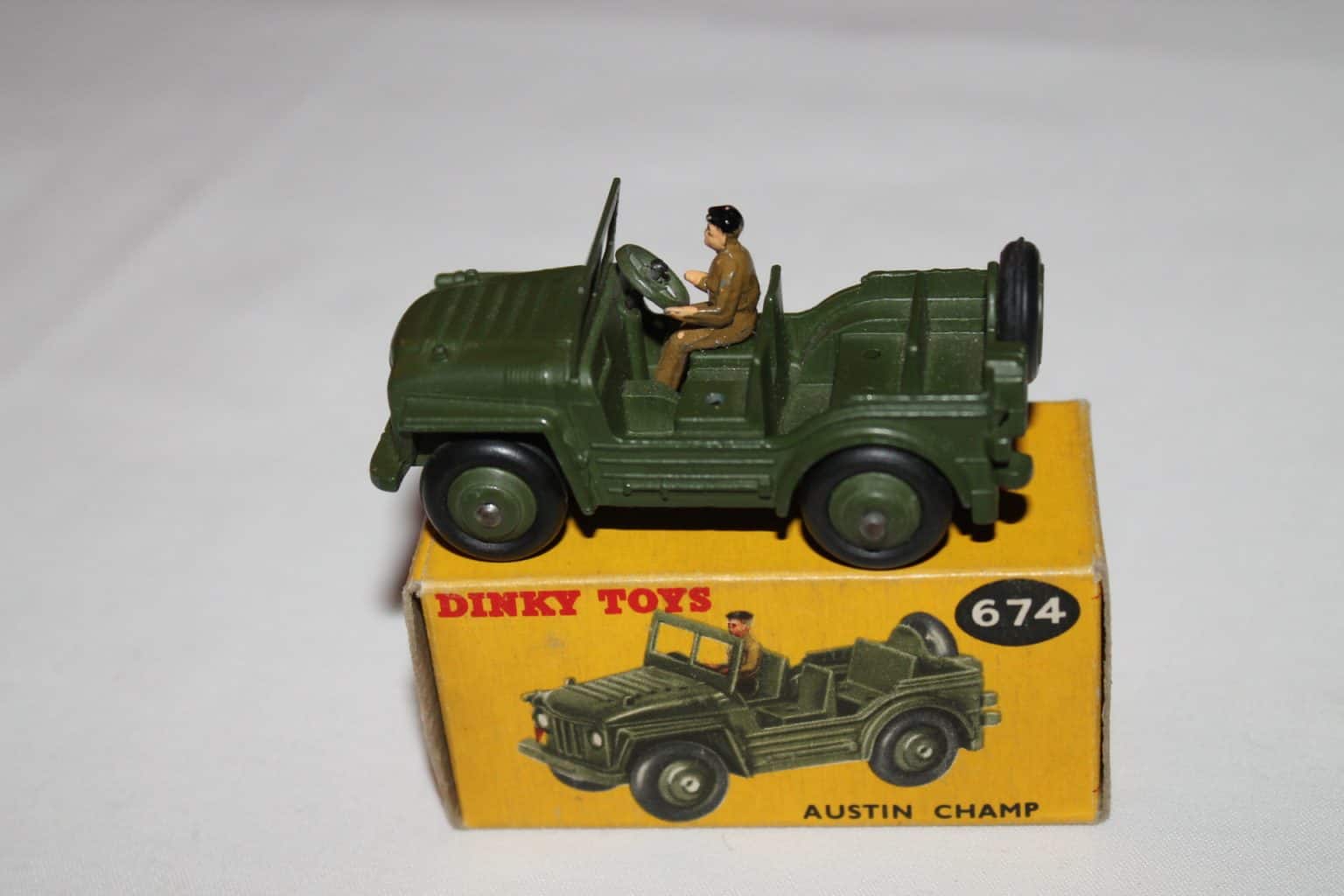 Dinky Toys 674 Austin Champ - Diecast