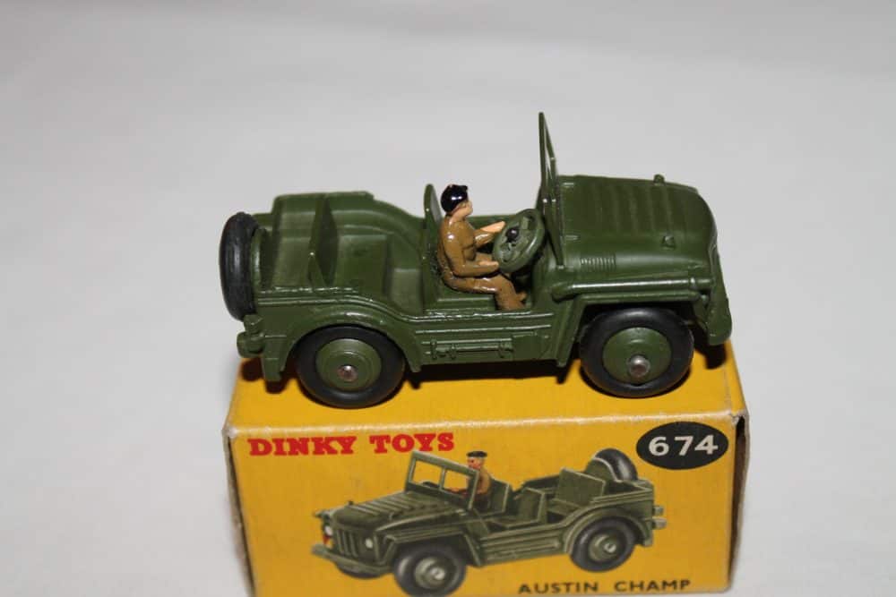 Dinky Toys 674 Austin Champ-side