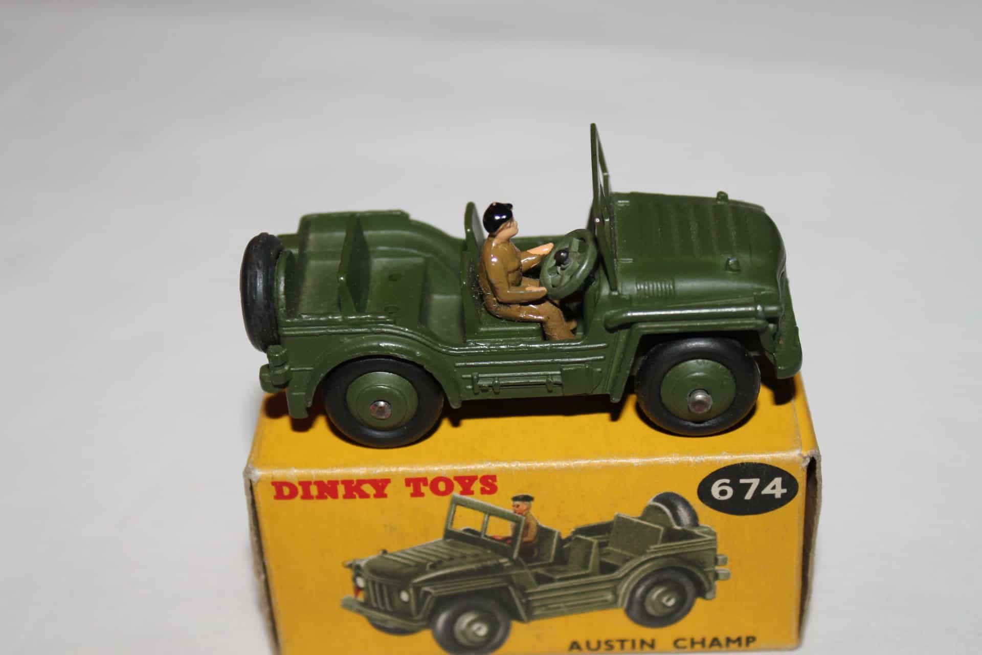 Dinky Toys 674 Austin Champ - Diecast