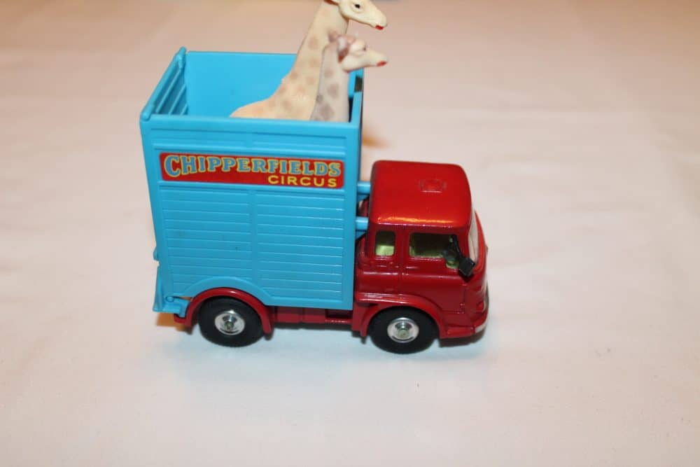 Corgi Toys 503 Chipperfields Circus Giraffe Transporter-rightside