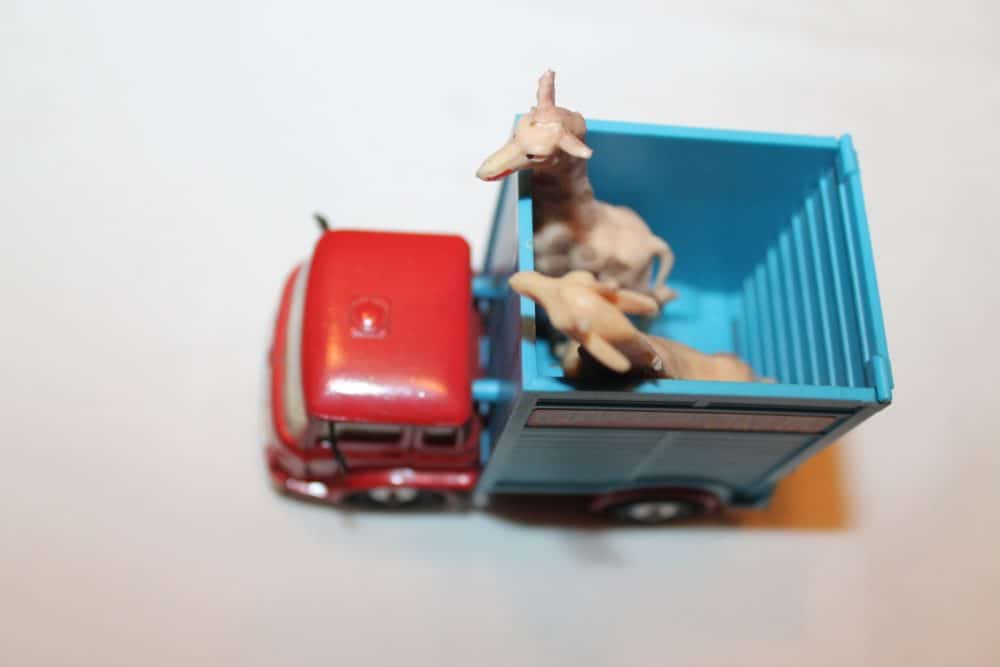 Corgi Toys 503 Chipperfields Circus Giraffe Transporter-top
