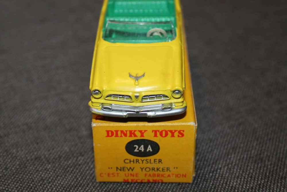 chrysler-new-yorker-yellow-and-green-french-dinky-toys-24a-front