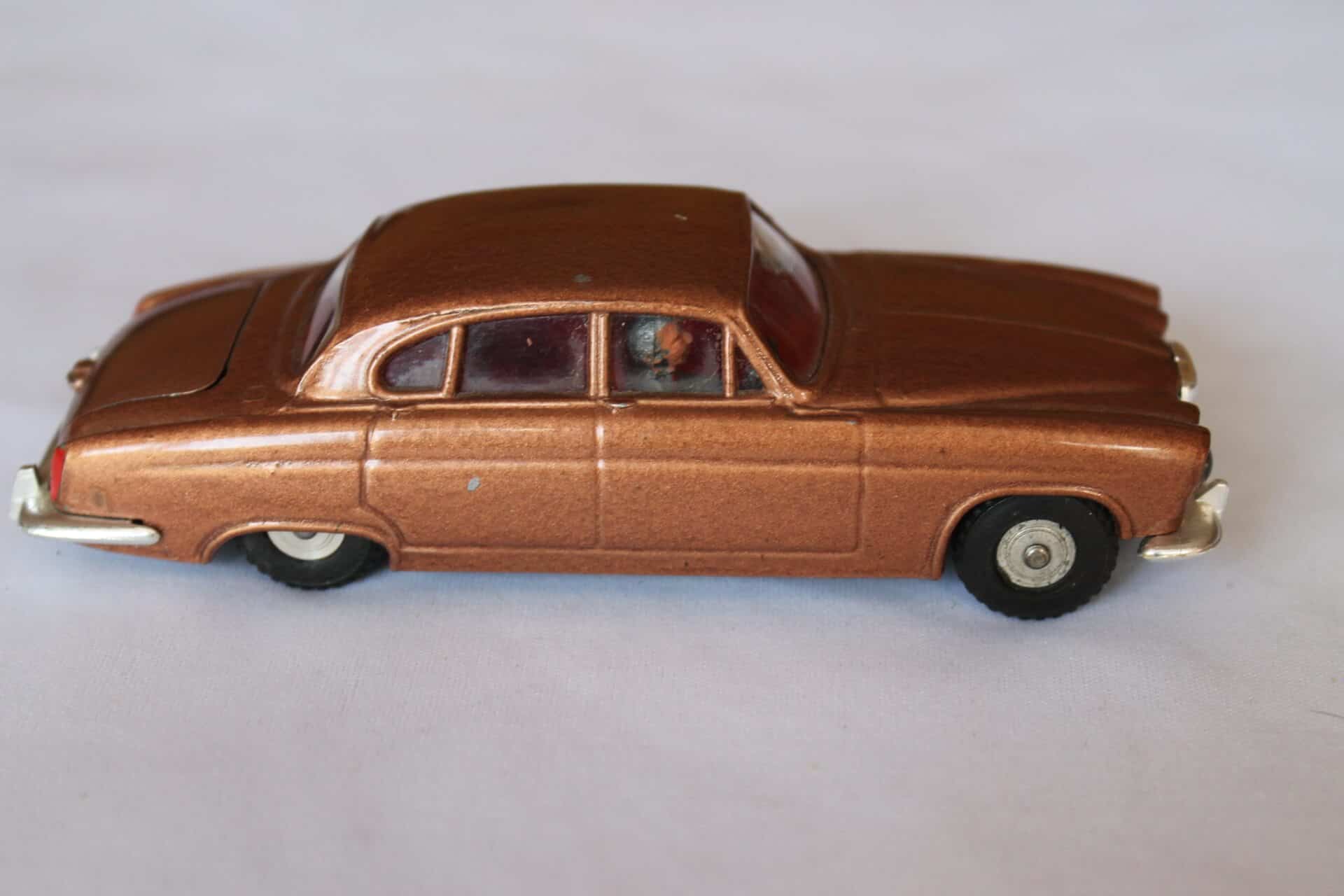 Spot-On 218 Jaguar MK 10 - Diecast