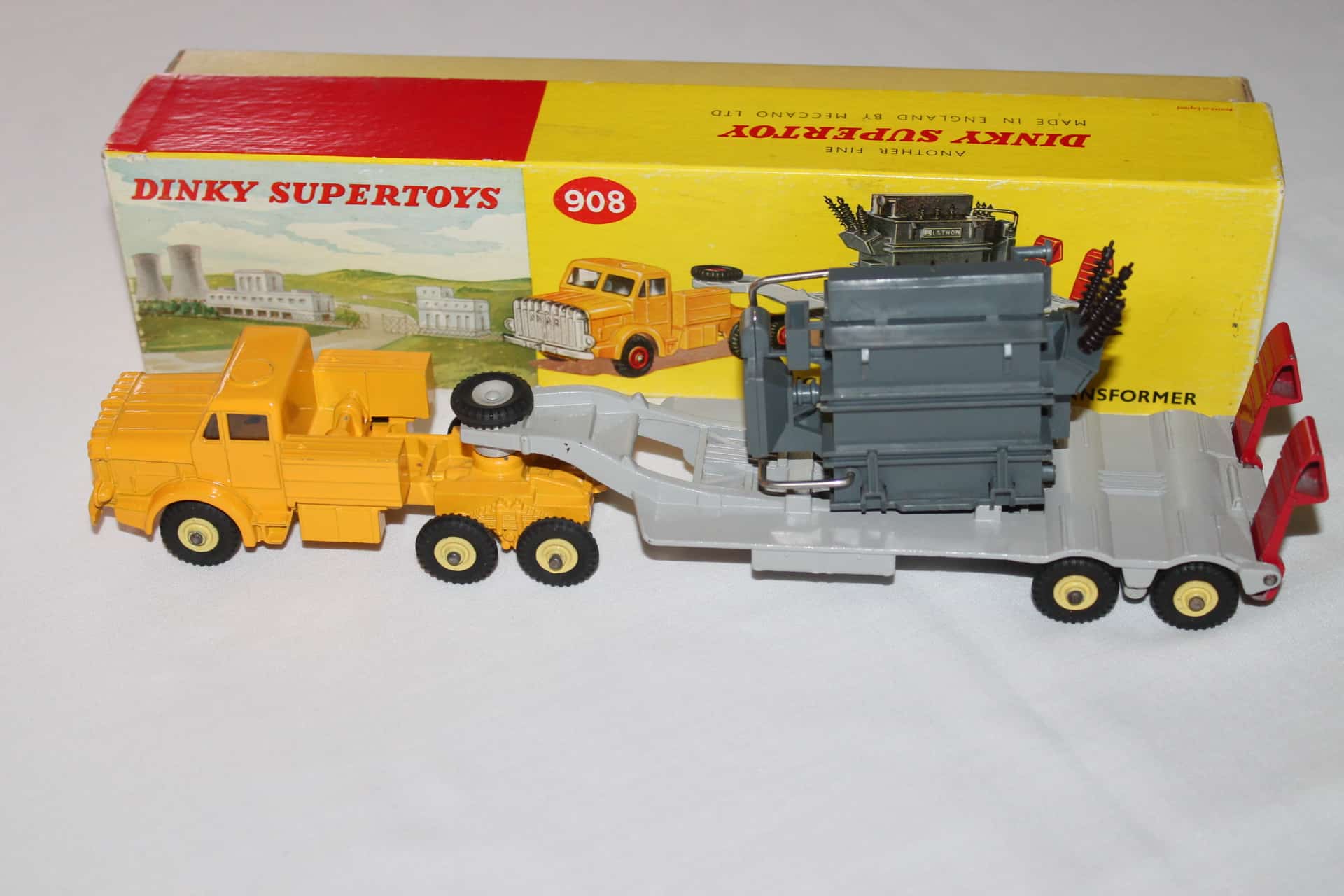 Dinky Toys 908 Mighty Antar with Transformer - Diecast