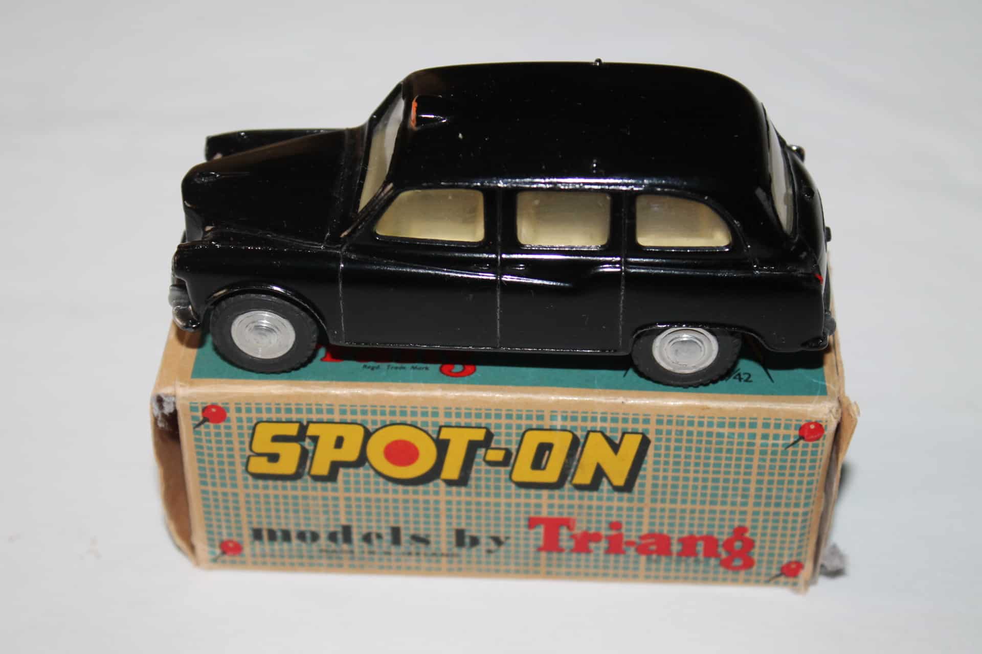Spot-On Toys 155 Austin Taxi FX 4 | Almost Mint