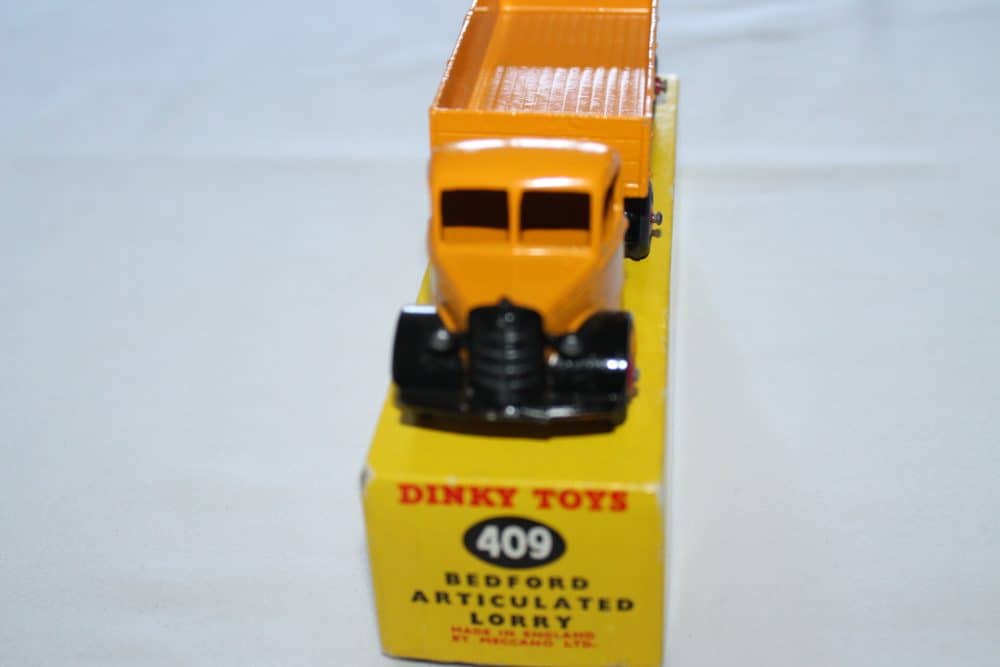 Dinky Toys 409 Bedford Artic Lorry-front