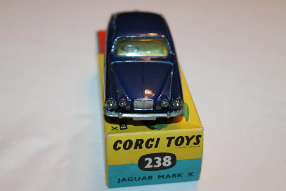 Corgi Toys 238 Jaguar Mark 10-front