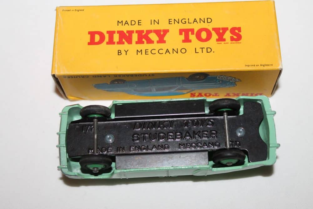 Dinky Toys 172 Studebaker Land Cruiser-base