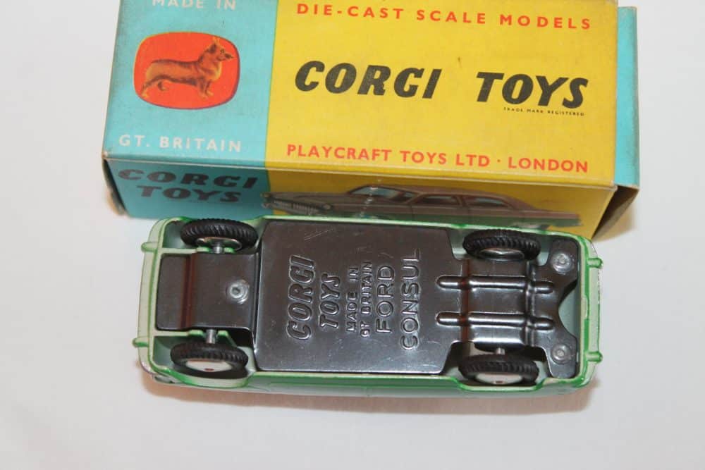 Corgi Toys 200 Ford Consul Saloon-base