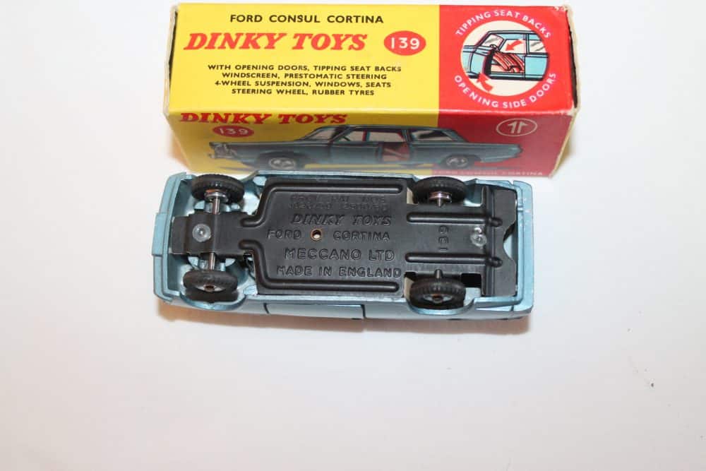 Dinky Toys 139 Ford Cortina-base