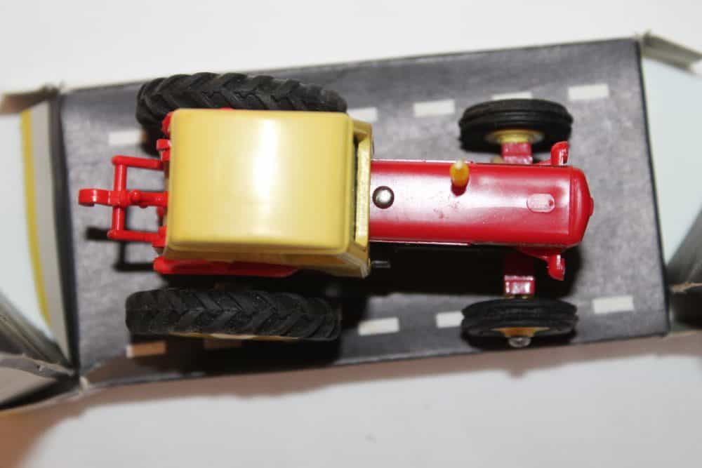 Dinky Toys 305 David Brown Tractor-top
