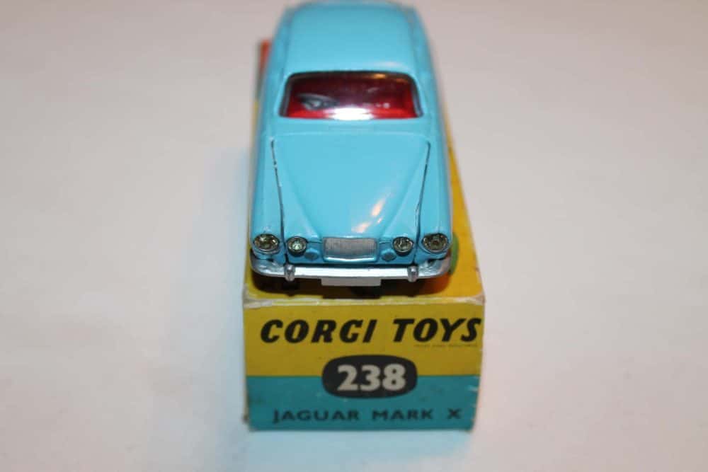 Corgi Toys 238 Jaguar Mark X-front