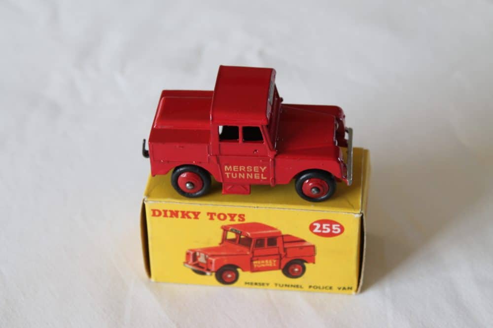 Dinky Toys 255 Mersey Tunnel Police Van-side