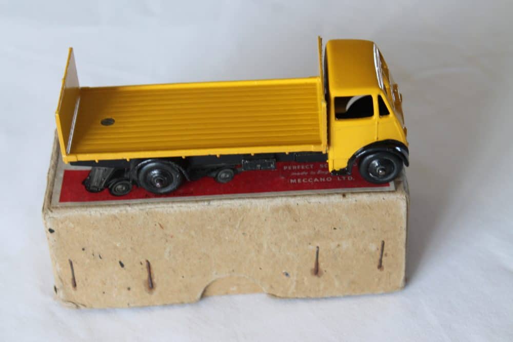 Dinky Toys 513 Guy Tailboard Lorry-side