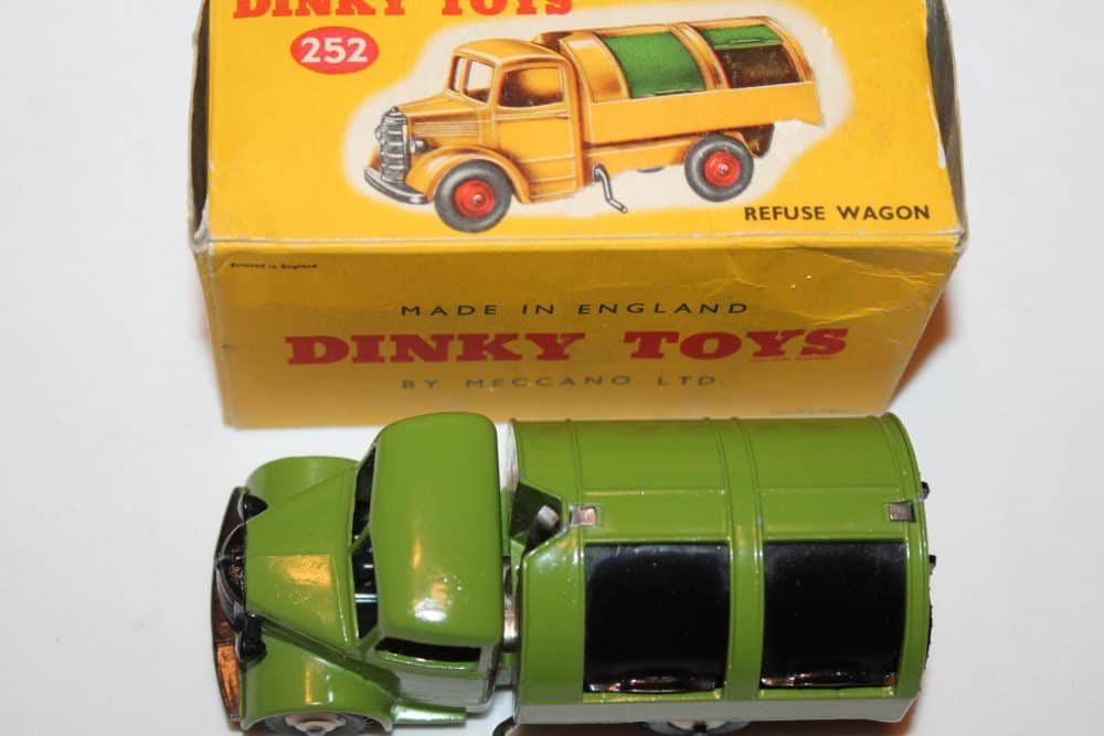 Dinky Toys 252 Bedford Refuse Wagon-top