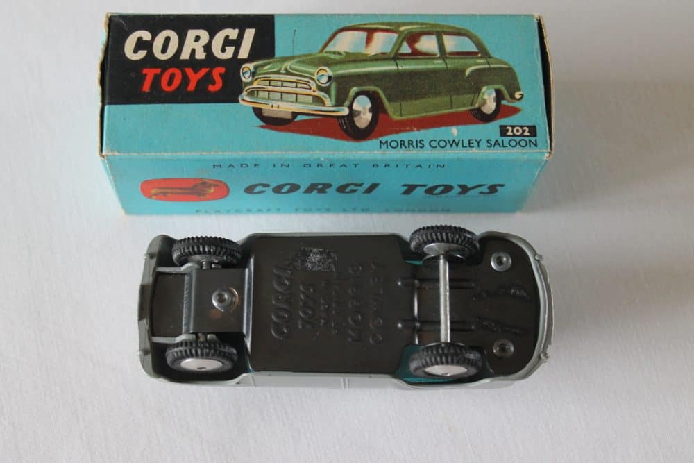 Corgi Toys 202 Morris Cowley-base