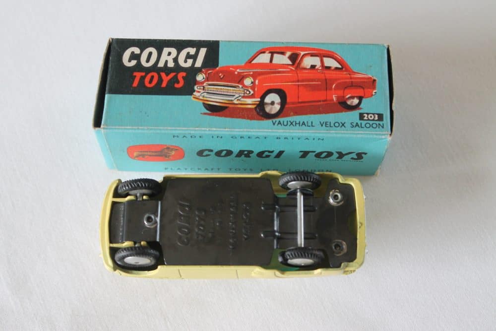 Corgi Toys 203 Vauxhall Velox-base