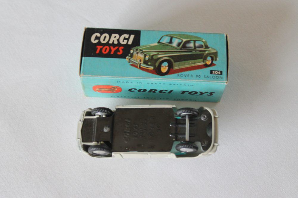 Corgi Toys 204 Rover 90 Saloon-base