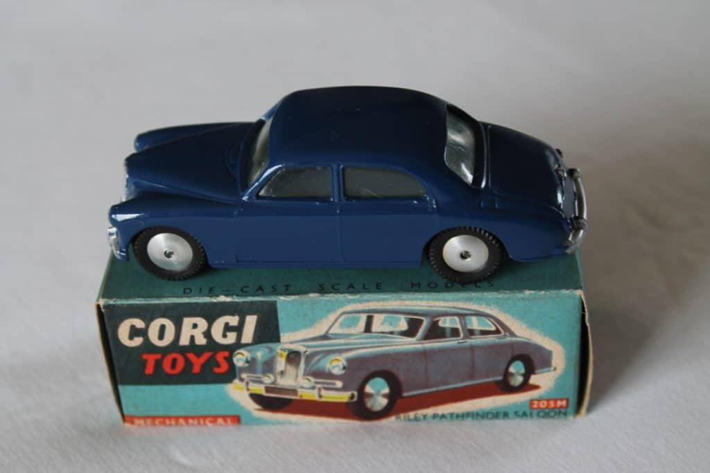 Corgi Toys 205M Riley Pathfinder Saloon Mechanical - Diecast