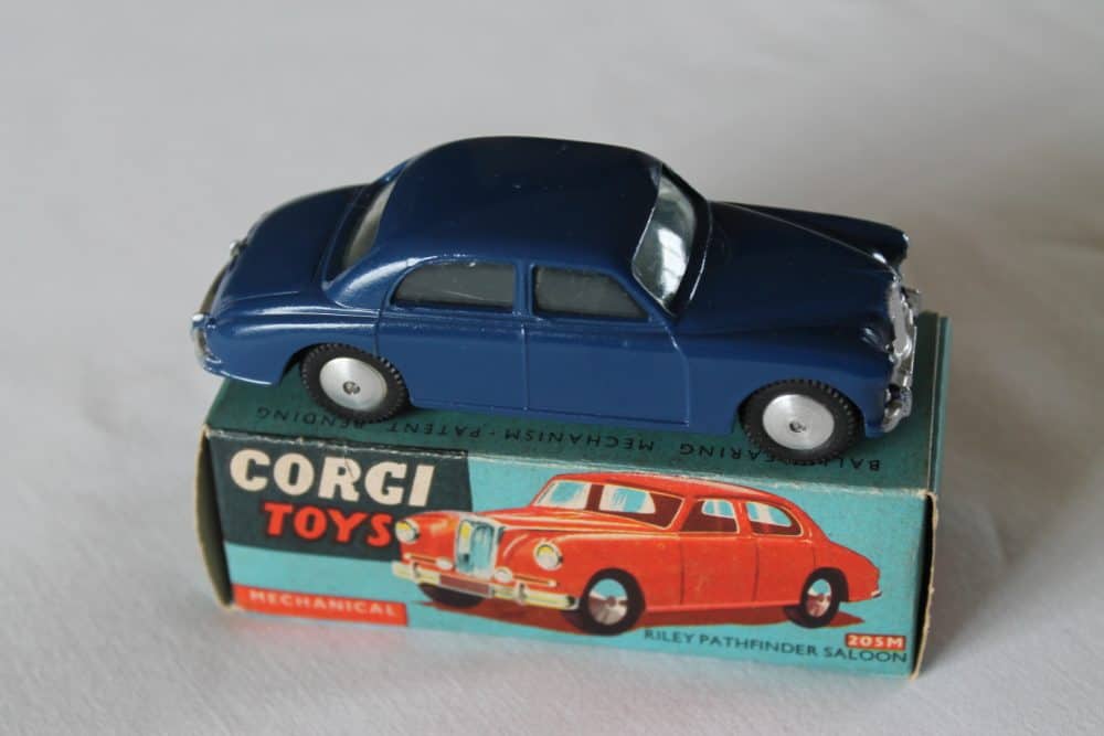 Corgi Toys 205M Riley Pathfinder Saloon Mechanical-side