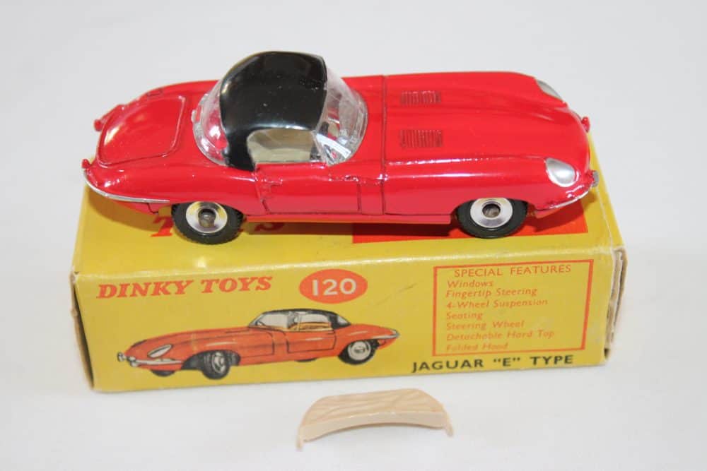 Dinky Toys 120 'E' Type Jaguar-side