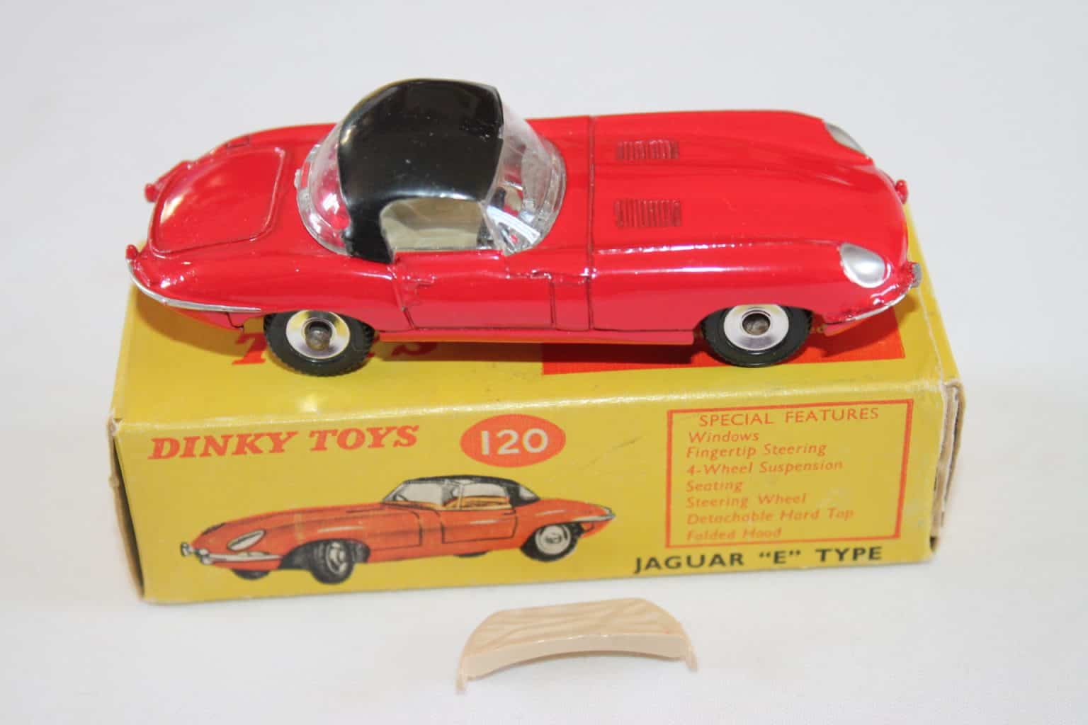 Dinky Toys 120 'E' Type Jaguar Diecast