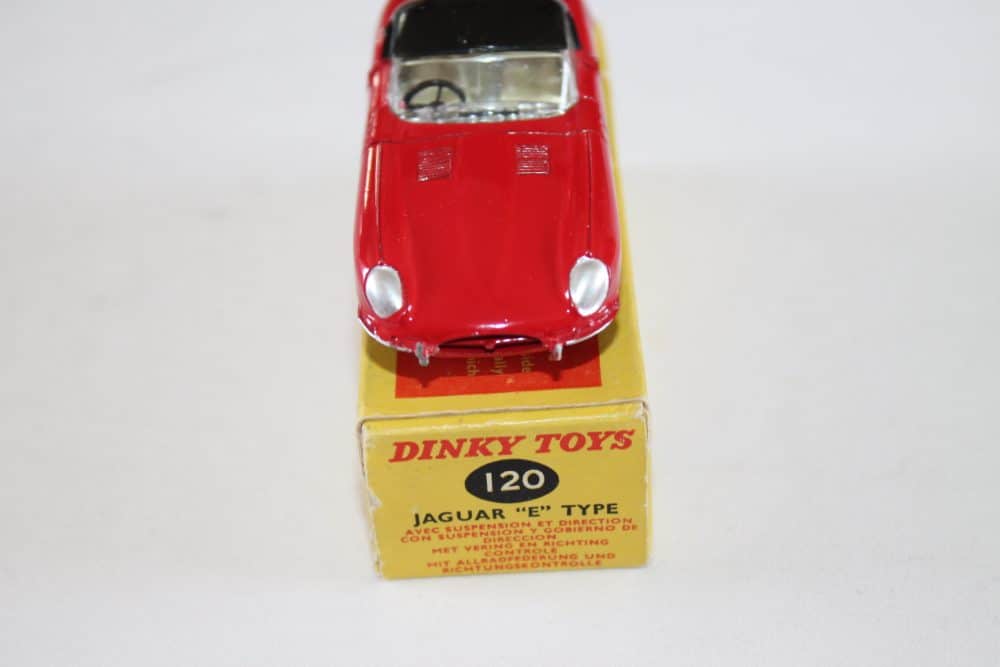 Dinky Toys 120 'E' Type Jaguar-front