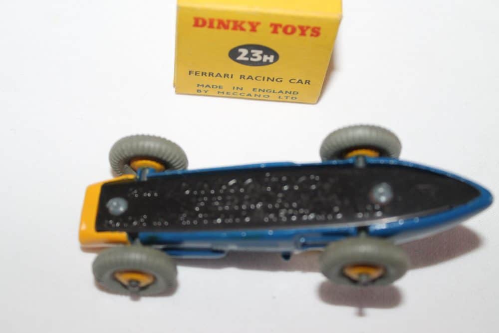 Dinky Toys 023H Ferrari Racing Car-base