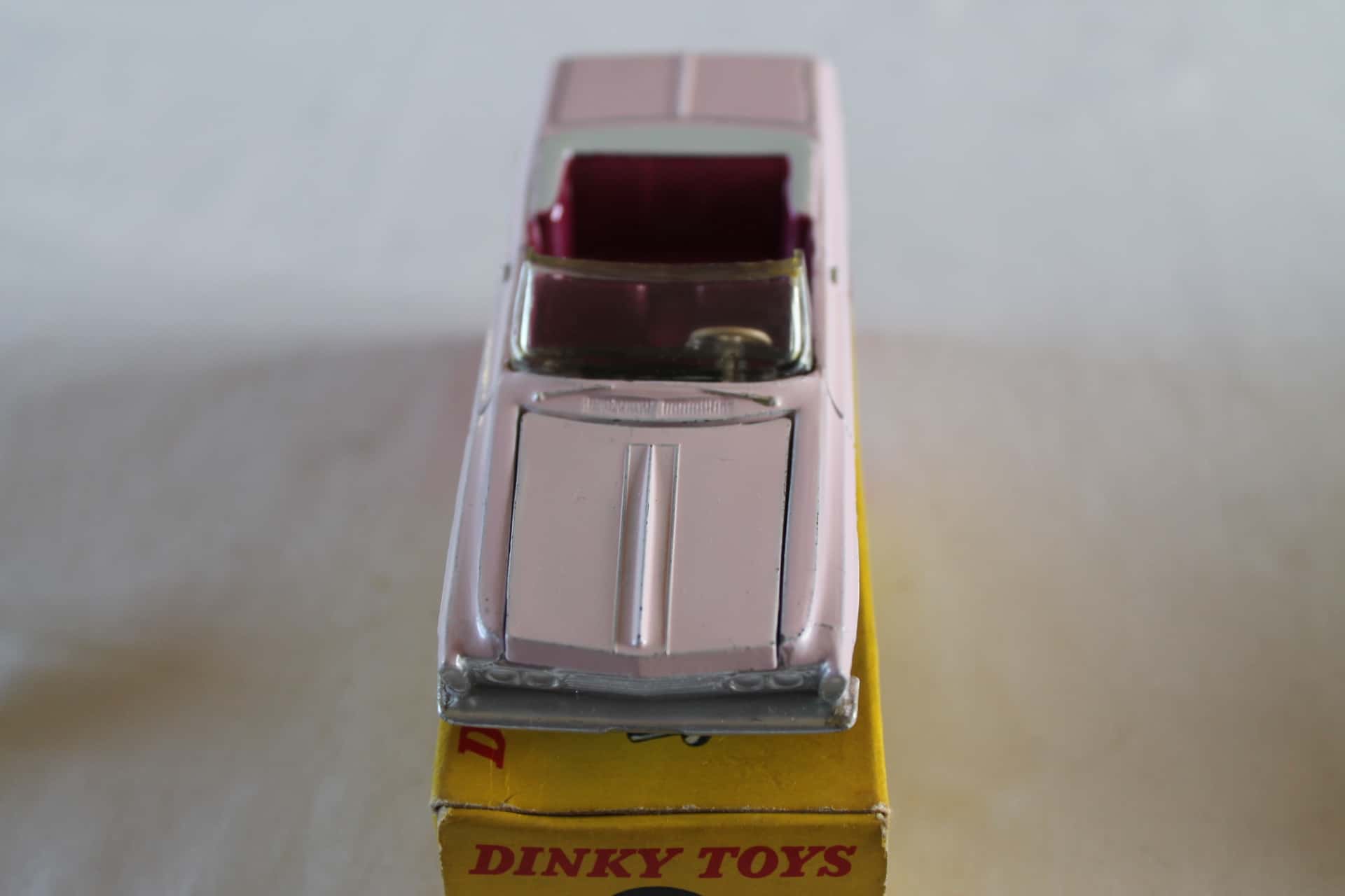 Dinky toys Plymouth fury 137 | €129.00 | Orp-Le-Grand, Wallonia