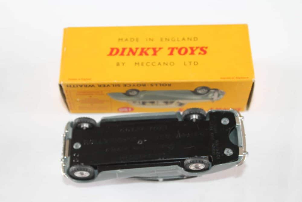 Dinky Toys 150 Rolls Royce Silver Wraith-base