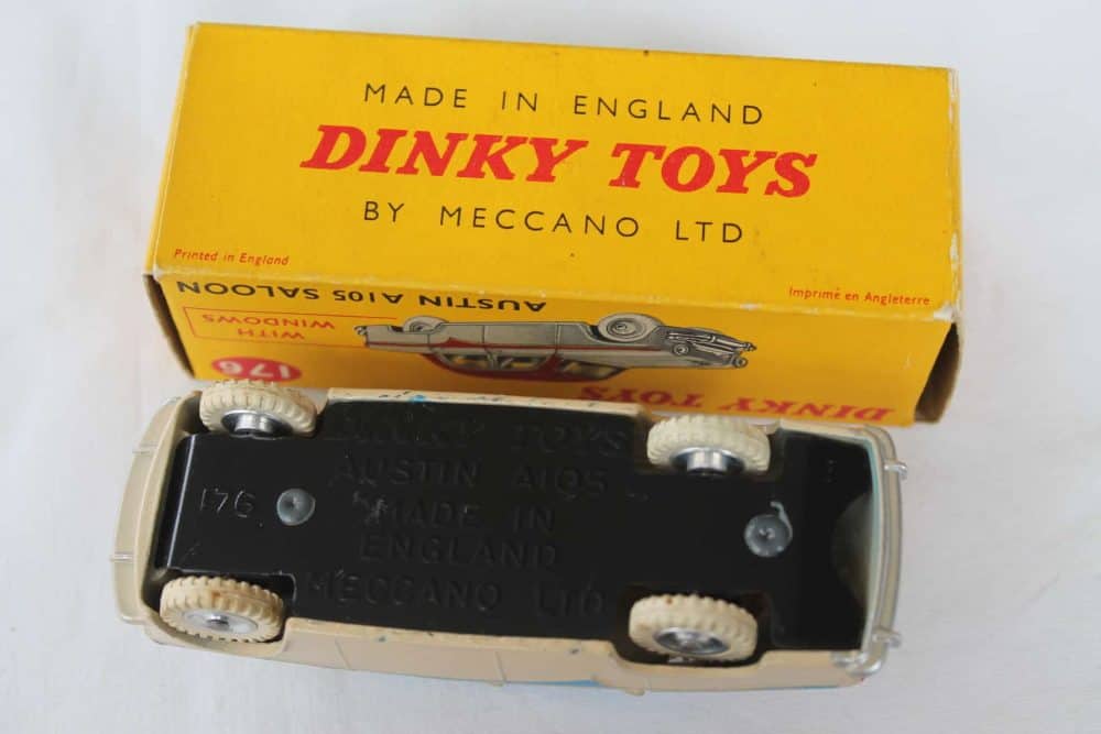 Dinky Toys 176 Austin A105 Saloon-base