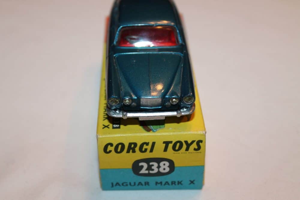Corgi Toys 238 Jaguar Mark X-front