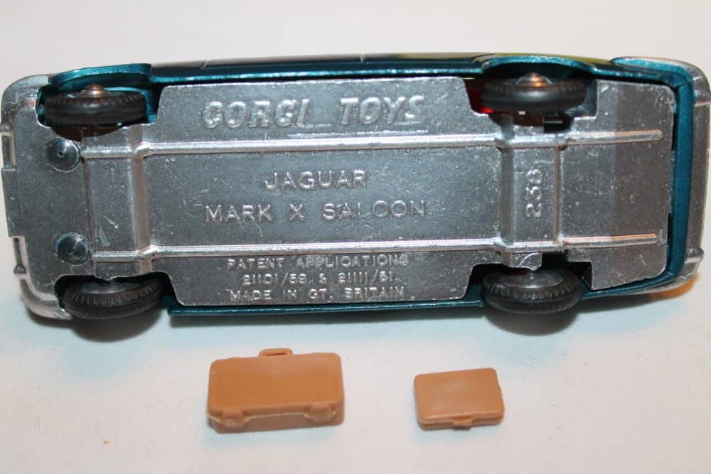 Corgi Toys 238 Jaguar Mark X-base