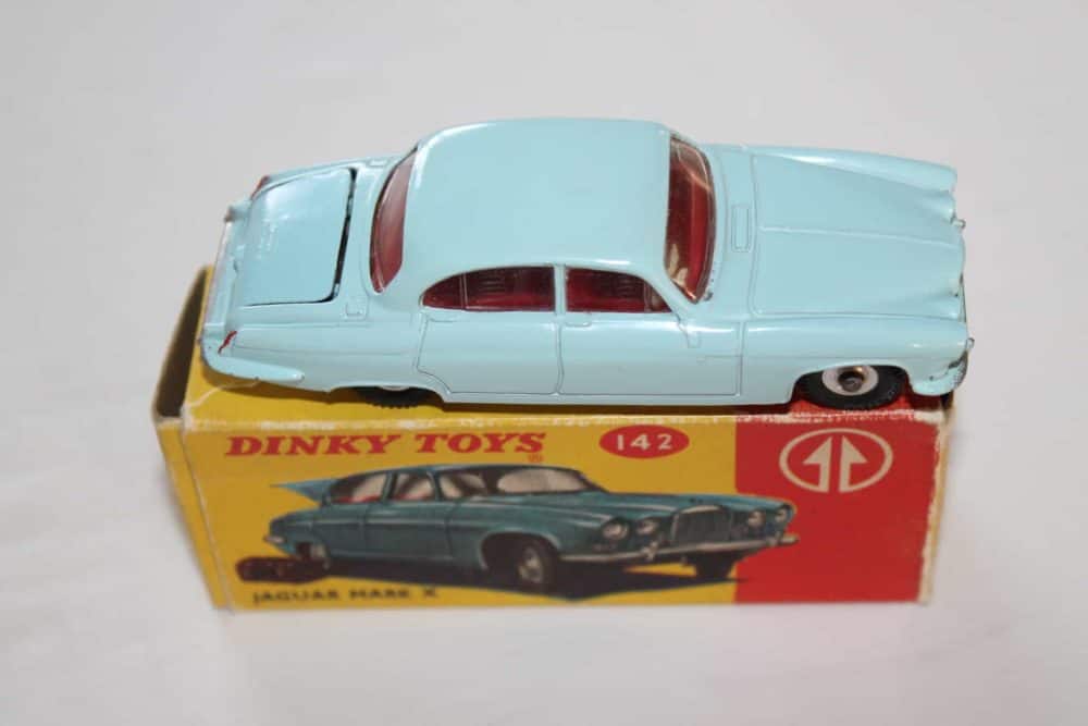 Dinky Toys 142 South African version Jaguar mark X-side