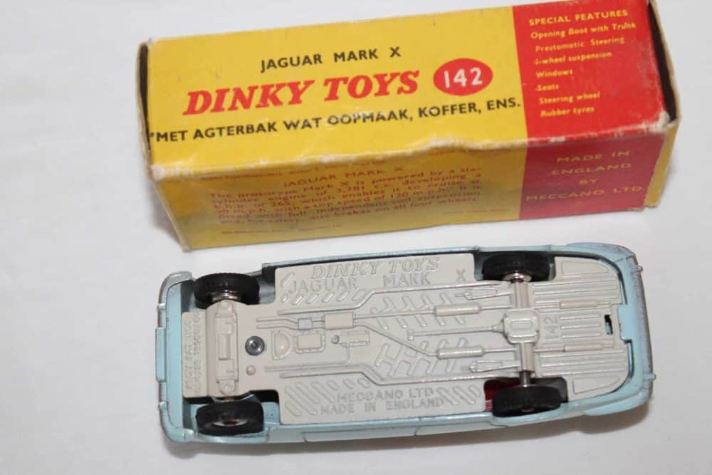 Dinky Toys 142 South African version Jaguar mark X-base