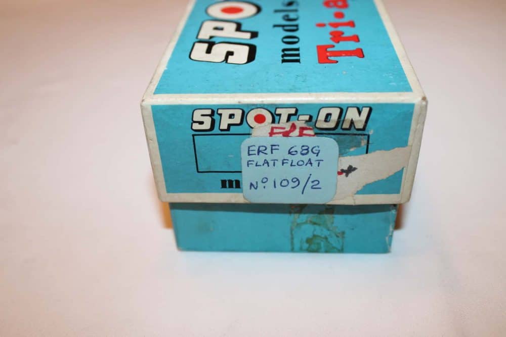 Spot-On Toys 109/2 E.R.F. 68G with Flat Load-box1