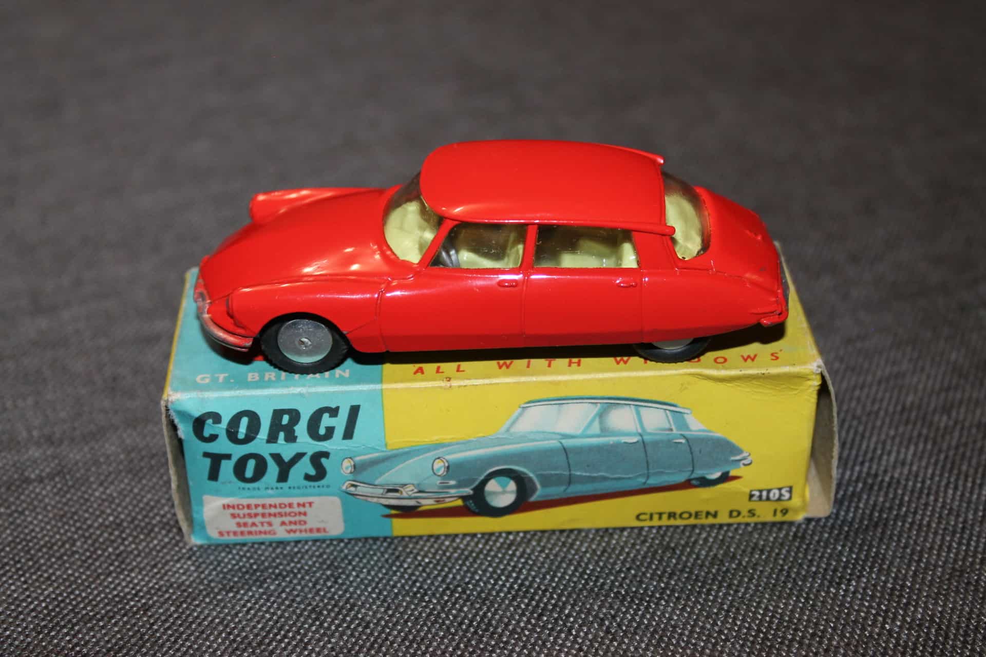 Miniature Corgy Toys – Citroën DS 19 Restaurée En Cabriolet, Made In GT Britain, Occasion