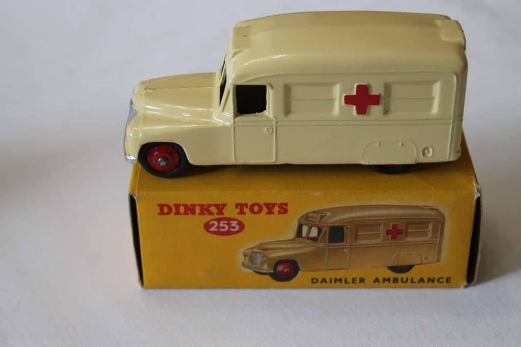 Dinky Toys 253 Daimler Ambulance - Diecast